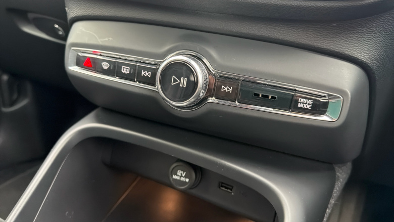 Volvo Xc40 2.0 D4 [190] R DESIGN Pro 5dr AWD Geartronic Diesel Estate